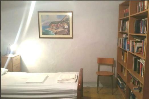 Communist Style Apartment Тирана Экстерьер фото